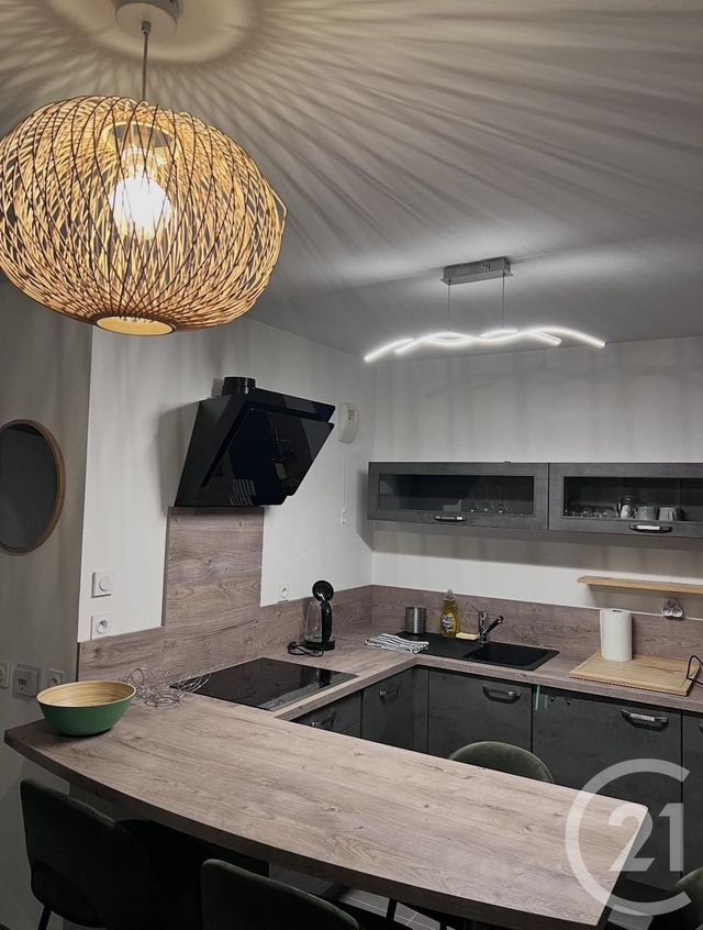 Appartement T2 &agrave; louer - 2 pi&egrave;ces - 42,17 m2 - Six Fours Les Plages - 83 - PROVENCE-ALPES-COTE-D-AZUR