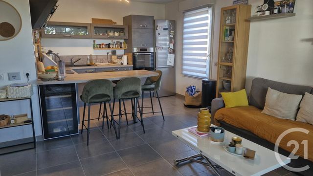 Appartement T2 &agrave; louer - 2 pi&egrave;ces - 42,17 m2 - Six Fours Les Plages - 83 - PROVENCE-ALPES-COTE-D-AZUR