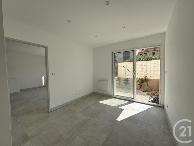 Appartement T2 &agrave; louer - 2 pi&egrave;ces - 38 m2 - La Seyne Sur Mer - 83 - PROVENCE-ALPES-COTE-D-AZUR