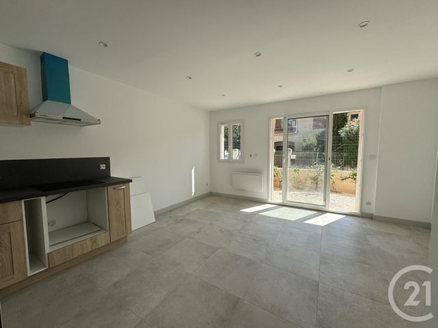 Appartement T2 &agrave; louer - 2 pi&egrave;ces - 38 m2 - La Seyne Sur Mer - 83 - PROVENCE-ALPES-COTE-D-AZUR