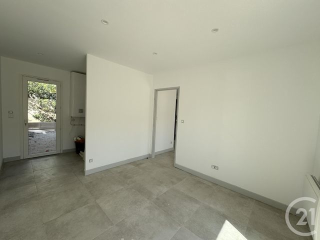 Appartement T2 &agrave; louer - 2 pi&egrave;ces - 38 m2 - La Seyne Sur Mer - 83 - PROVENCE-ALPES-COTE-D-AZUR