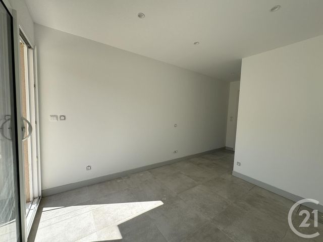 Appartement T2 &agrave; louer - 2 pi&egrave;ces - 38 m2 - La Seyne Sur Mer - 83 - PROVENCE-ALPES-COTE-D-AZUR