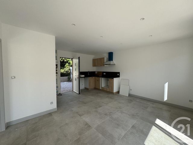 Appartement T2 &agrave; louer - 2 pi&egrave;ces - 38 m2 - La Seyne Sur Mer - 83 - PROVENCE-ALPES-COTE-D-AZUR