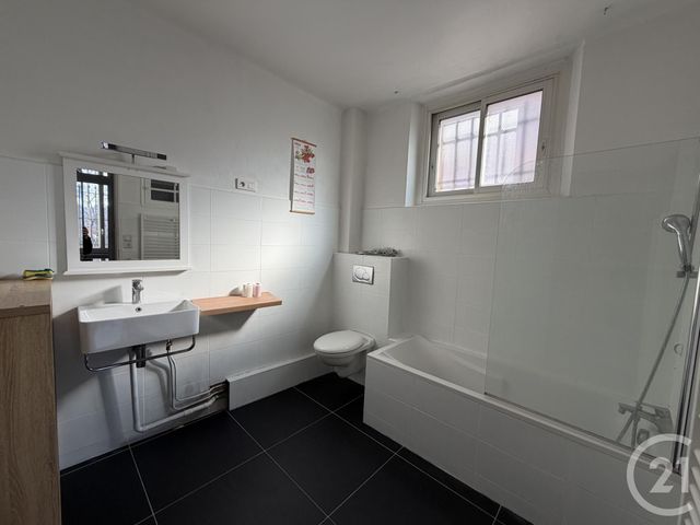 Maison &agrave; louer - 5 pi&egrave;ces - 91 m2 - La Seyne Sur Mer - 83 - PROVENCE-ALPES-COTE-D-AZUR