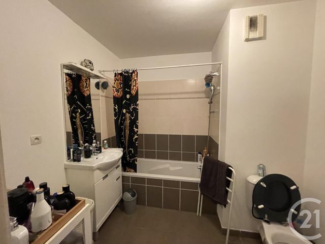 Appartement T2 &agrave; louer - 2 pi&egrave;ces - 42,35 m2 - La Seyne Sur Mer - 83 - PROVENCE-ALPES-COTE-D-AZUR