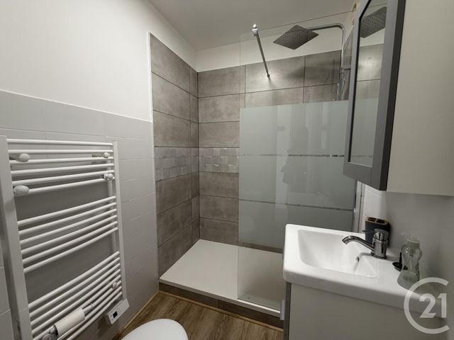 Appartement Studio &agrave; louer - 1 pi&egrave;ce - 22,80 m2 - Six Fours Les Plages - 83 - PROVENCE-ALPES-COTE-D-AZUR