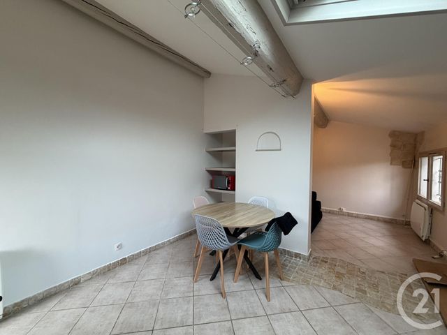 Appartement T2 &agrave; louer - 2 pi&egrave;ces - 34,50 m2 - Six Fours Les Plages - 83 - PROVENCE-ALPES-COTE-D-AZUR