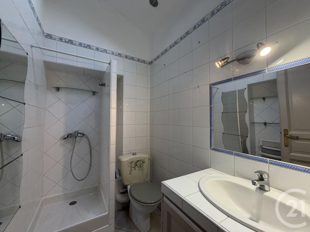 Appartement T2 &agrave; louer - 2 pi&egrave;ces - 34,50 m2 - Six Fours Les Plages - 83 - PROVENCE-ALPES-COTE-D-AZUR