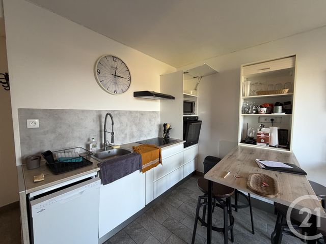 Appartement T2 &agrave; louer - 2 pi&egrave;ces - 26,70 m2 - Six Fours Les Plages - 83 - PROVENCE-ALPES-COTE-D-AZUR