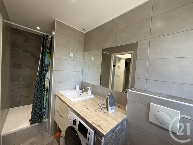 Appartement T2 &agrave; louer - 2 pi&egrave;ces - 26,70 m2 - Six Fours Les Plages - 83 - PROVENCE-ALPES-COTE-D-AZUR