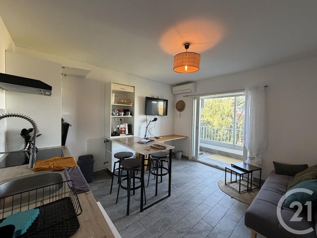 Appartement T2 &agrave; louer - 2 pi&egrave;ces - 26,70 m2 - Six Fours Les Plages - 83 - PROVENCE-ALPES-COTE-D-AZUR