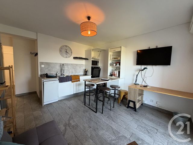 Appartement T2 &agrave; louer - 2 pi&egrave;ces - 26,70 m2 - Six Fours Les Plages - 83 - PROVENCE-ALPES-COTE-D-AZUR