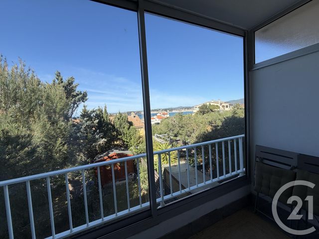 Appartement T2 &agrave; louer - 2 pi&egrave;ces - 26,70 m2 - Six Fours Les Plages - 83 - PROVENCE-ALPES-COTE-D-AZUR