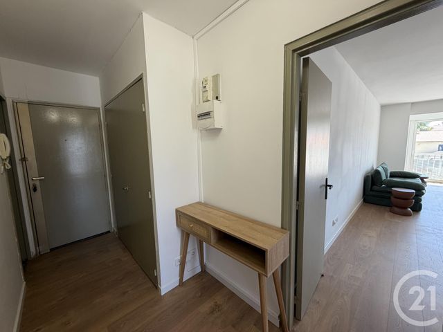 Appartement T2 &agrave; louer - 2 pi&egrave;ces - 52,87 m2 - Six Fours Les Plages - 83 - PROVENCE-ALPES-COTE-D-AZUR