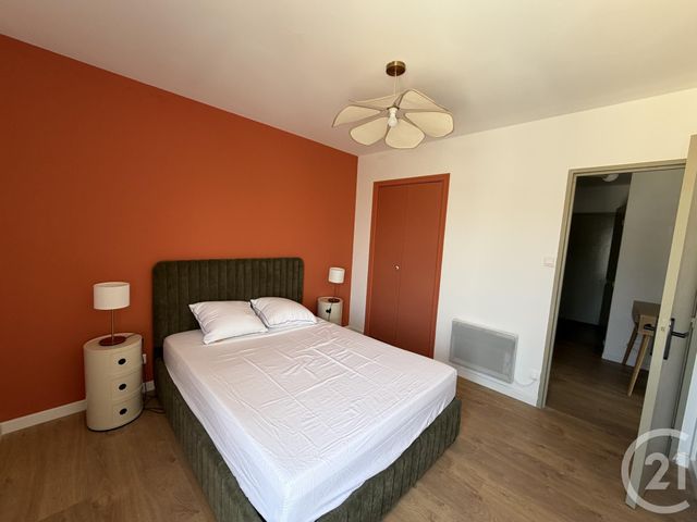 Appartement T2 &agrave; louer - 2 pi&egrave;ces - 52,87 m2 - Six Fours Les Plages - 83 - PROVENCE-ALPES-COTE-D-AZUR