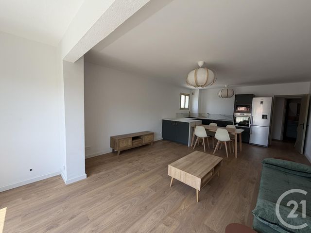 Appartement T2 &agrave; louer - 2 pi&egrave;ces - 52,87 m2 - Six Fours Les Plages - 83 - PROVENCE-ALPES-COTE-D-AZUR