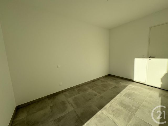 Appartement T3 &agrave; louer - 3 pi&egrave;ces - 62 m2 - La Seyne Sur Mer - 83 - PROVENCE-ALPES-COTE-D-AZUR