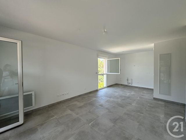 Appartement T3 &agrave; louer - 3 pi&egrave;ces - 62 m2 - La Seyne Sur Mer - 83 - PROVENCE-ALPES-COTE-D-AZUR