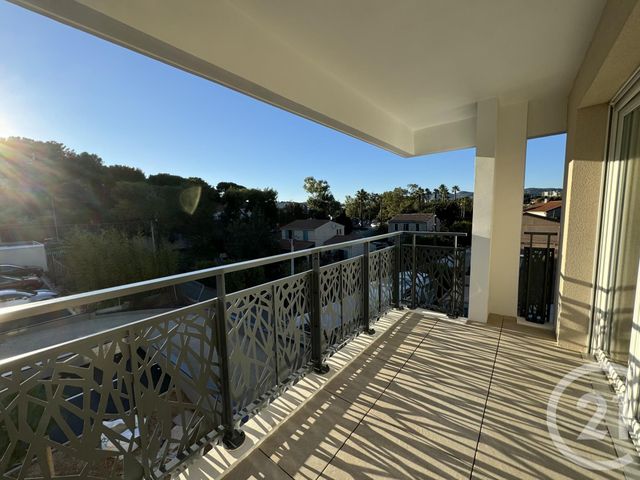 Appartement T3 &agrave; louer - 3 pi&egrave;ces - 62 m2 - La Seyne Sur Mer - 83 - PROVENCE-ALPES-COTE-D-AZUR