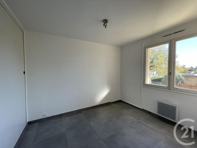 Appartement T3 &agrave; louer - 3 pi&egrave;ces - 57,14 m2 - La Seyne Sur Mer - 83 - PROVENCE-ALPES-COTE-D-AZUR