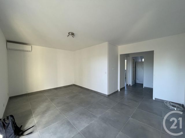 Appartement T3 &agrave; louer - 3 pi&egrave;ces - 57,14 m2 - La Seyne Sur Mer - 83 - PROVENCE-ALPES-COTE-D-AZUR