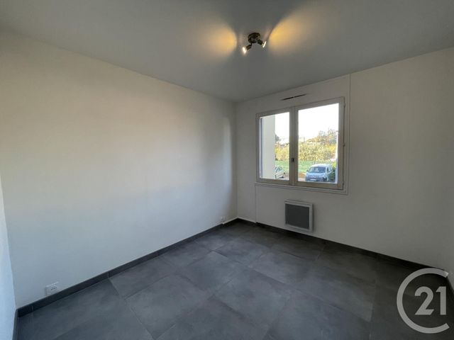 Appartement T3 &agrave; louer - 3 pi&egrave;ces - 57,14 m2 - La Seyne Sur Mer - 83 - PROVENCE-ALPES-COTE-D-AZUR