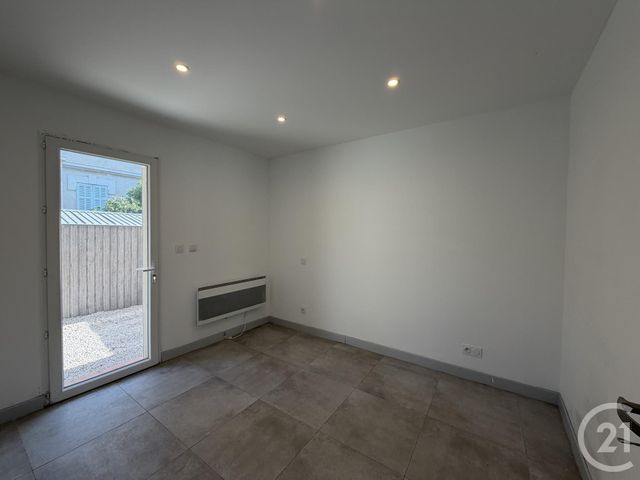 Appartement T2 &agrave; louer - 2 pi&egrave;ces - 31,35 m2 - La Seyne Sur Mer - 83 - PROVENCE-ALPES-COTE-D-AZUR