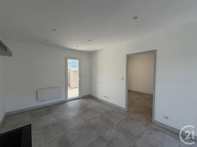 Appartement T2 &agrave; louer - 2 pi&egrave;ces - 31,35 m2 - La Seyne Sur Mer - 83 - PROVENCE-ALPES-COTE-D-AZUR