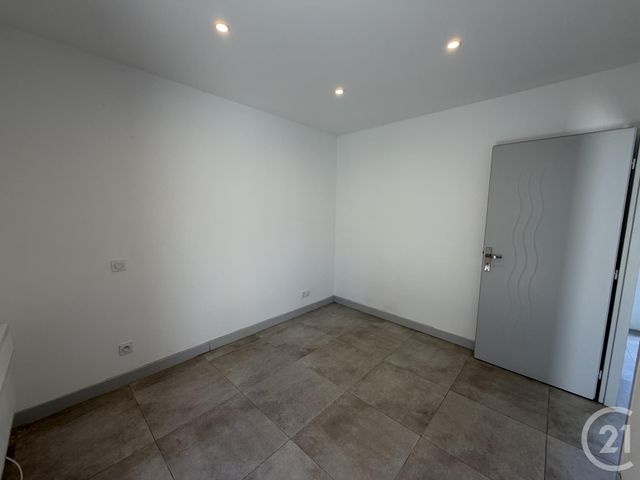 Appartement T2 &agrave; louer - 2 pi&egrave;ces - 31,35 m2 - La Seyne Sur Mer - 83 - PROVENCE-ALPES-COTE-D-AZUR