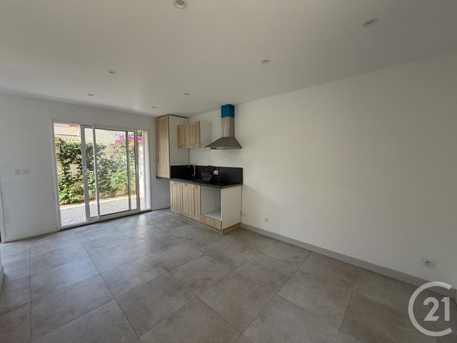 Appartement T2 &agrave; louer - 2 pi&egrave;ces - 31,35 m2 - La Seyne Sur Mer - 83 - PROVENCE-ALPES-COTE-D-AZUR