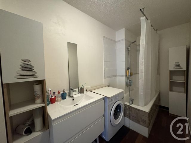 Appartement T4 &agrave; louer - 4 pi&egrave;ces - 76,29 m2 - La Seyne Sur Mer - 83 - PROVENCE-ALPES-COTE-D-AZUR