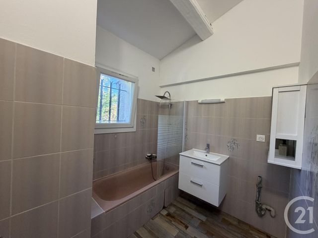 Appartement &agrave; louer - 2 pi&egrave;ces - 45,40 m2 - Six Fours Les Plages - 83 - PROVENCE-ALPES-COTE-D-AZUR