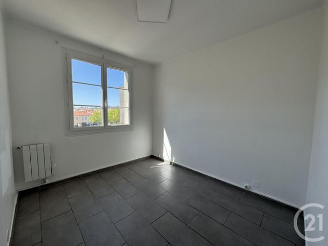 Appartement T3 &agrave; louer - 3 pi&egrave;ces - 71,01 m2 - La Seyne Sur Mer - 83 - PROVENCE-ALPES-COTE-D-AZUR