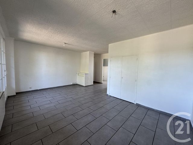 Appartement T3 &agrave; louer - 3 pi&egrave;ces - 71,01 m2 - La Seyne Sur Mer - 83 - PROVENCE-ALPES-COTE-D-AZUR