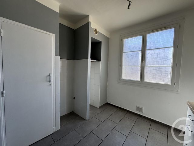 Appartement T3 &agrave; louer - 3 pi&egrave;ces - 71,01 m2 - La Seyne Sur Mer - 83 - PROVENCE-ALPES-COTE-D-AZUR