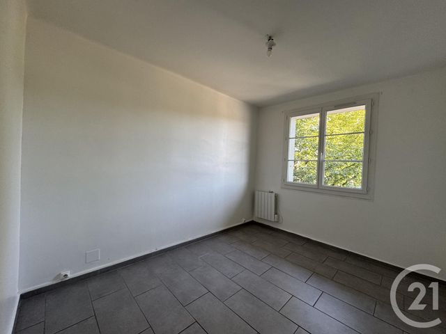 Appartement T3 &agrave; louer - 3 pi&egrave;ces - 71,01 m2 - La Seyne Sur Mer - 83 - PROVENCE-ALPES-COTE-D-AZUR