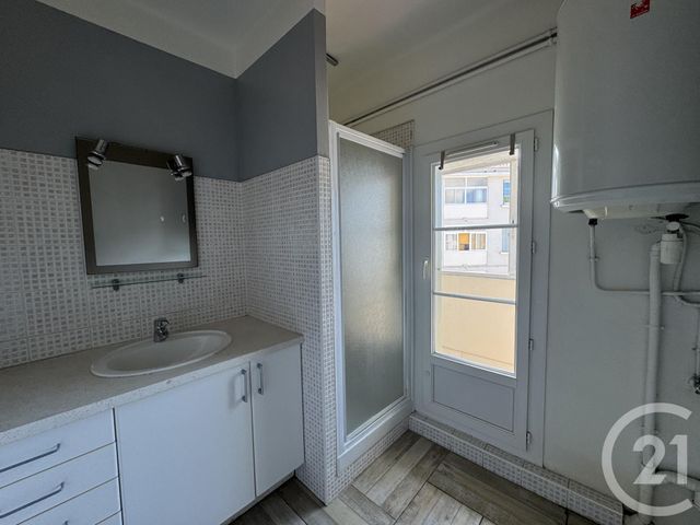 Appartement T3 &agrave; louer - 3 pi&egrave;ces - 71,01 m2 - La Seyne Sur Mer - 83 - PROVENCE-ALPES-COTE-D-AZUR