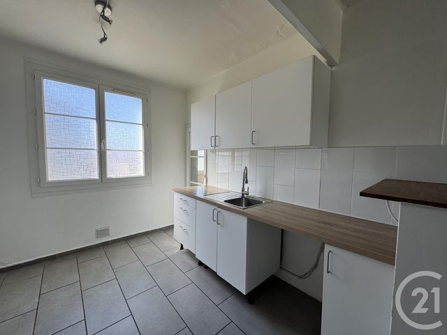 Appartement T3 &agrave; louer - 3 pi&egrave;ces - 71,01 m2 - La Seyne Sur Mer - 83 - PROVENCE-ALPES-COTE-D-AZUR