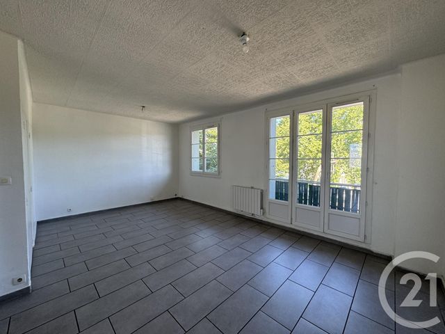 Appartement T3 &agrave; louer - 3 pi&egrave;ces - 71,01 m2 - La Seyne Sur Mer - 83 - PROVENCE-ALPES-COTE-D-AZUR