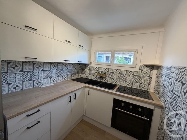 Appartement T2 &agrave; louer - 2 pi&egrave;ces - 31,55 m2 - Six Fours Les Plages - 83 - PROVENCE-ALPES-COTE-D-AZUR