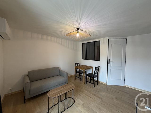 Appartement T2 &agrave; louer - 2 pi&egrave;ces - 31,55 m2 - Six Fours Les Plages - 83 - PROVENCE-ALPES-COTE-D-AZUR