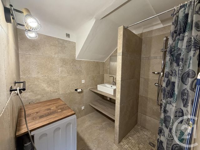 Appartement T2 &agrave; louer - 2 pi&egrave;ces - 31,55 m2 - Six Fours Les Plages - 83 - PROVENCE-ALPES-COTE-D-AZUR