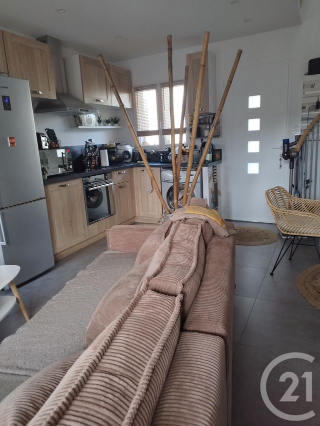Appartement T2 &agrave; louer - 2 pi&egrave;ces - 30,65 m2 - La Seyne Sur Mer - 83 - PROVENCE-ALPES-COTE-D-AZUR