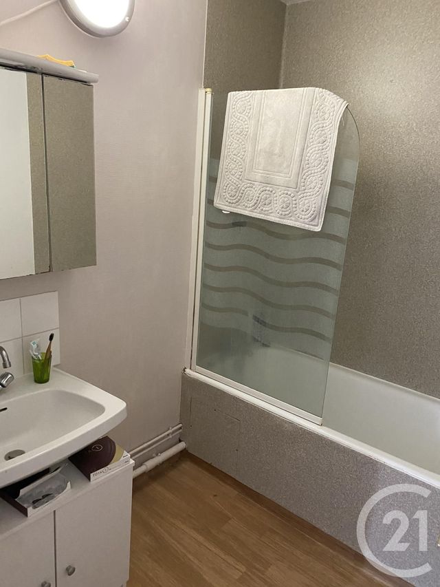 Appartement F2 &agrave; louer - 2 pi&egrave;ces - 46 m2 - Cherbourg En Cotentin - 50 - BASSE-NORMANDIE
