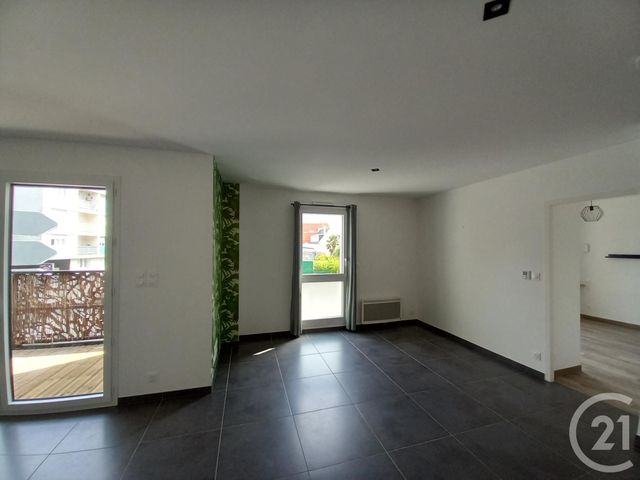Appartement F2 &agrave; louer - 2 pi&egrave;ces - 50 m2 - Cherbourg En Cotentin - 50 - BASSE-NORMANDIE