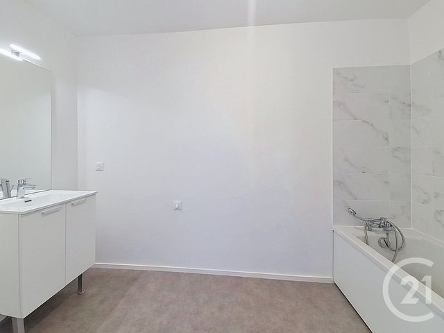 Appartement F3 &agrave; louer - 3 pi&egrave;ces - 66,40 m2 - Drancy - 93 - ILE-DE-FRANCE