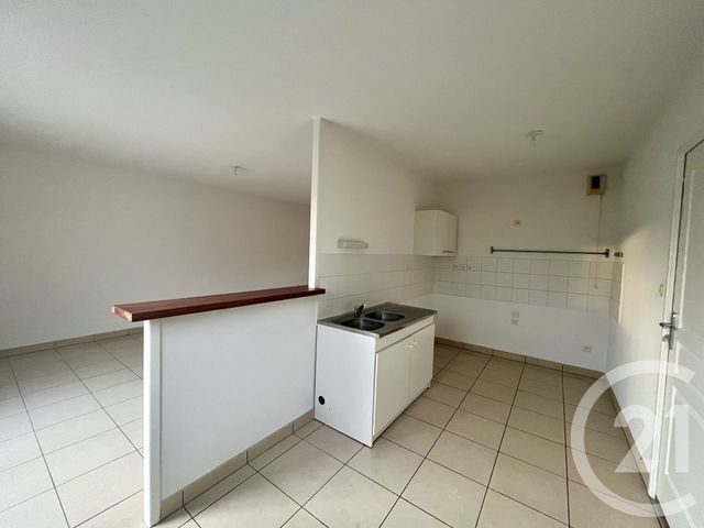 Maison &agrave; louer - 4 pi&egrave;ces - 90,45 m2 - Saucats - 33 - AQUITAINE