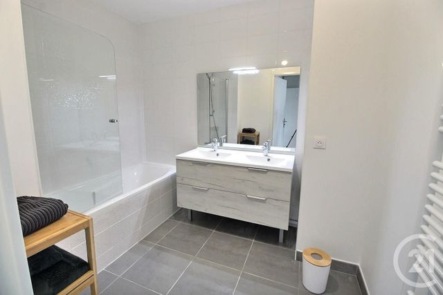 Appartement F4 &agrave; louer - 4 pi&egrave;ces - 91 m2 - Bruges - 33 - AQUITAINE