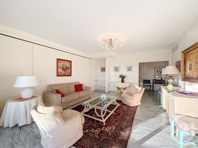 Appartement F3 à louer - 3 pièces - 83 m2 - Cannes - 06 - PROVENCE-ALPES-COTE-D-AZUR