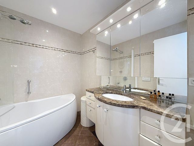 Appartement F3 à louer - 3 pièces - 83 m2 - Cannes - 06 - PROVENCE-ALPES-COTE-D-AZUR